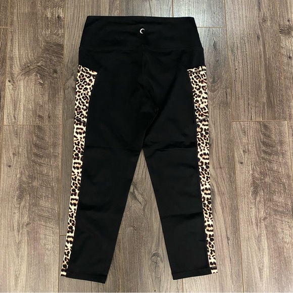 Zyia Active cropped leggings leopard pocket brilliant Hi Rise 8/10 - Picture 3 of 8